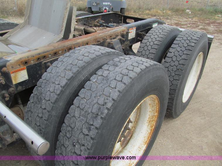 image for item F5553 2007 Freightliner Columbia CL120 semi truck