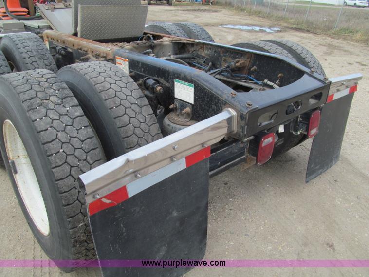 image for item F5553 2007 Freightliner Columbia CL120 semi truck