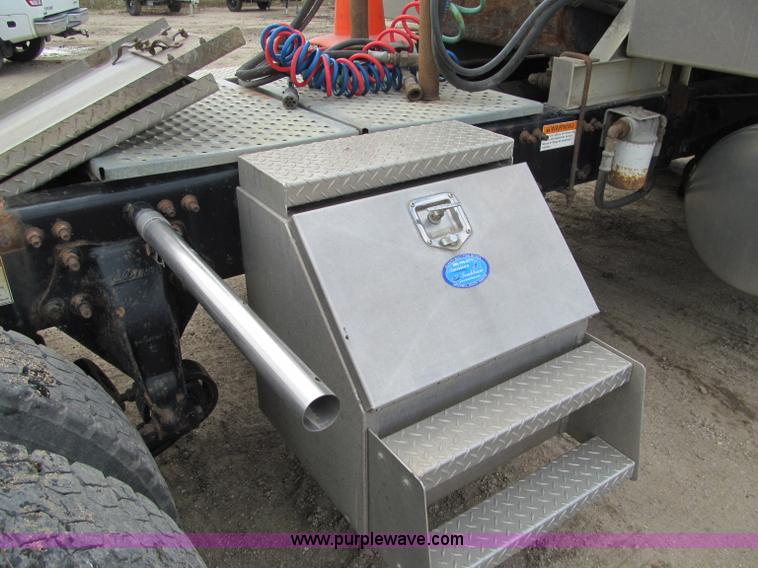 image for item F5553 2007 Freightliner Columbia CL120 semi truck