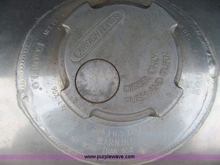 image for item F5553 2007 Freightliner Columbia CL120 semi truck