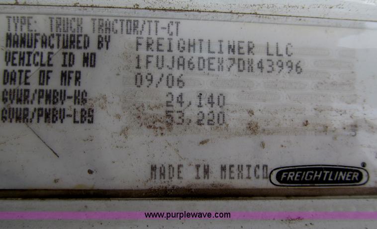 image for item F5553 2007 Freightliner Columbia CL120 semi truck