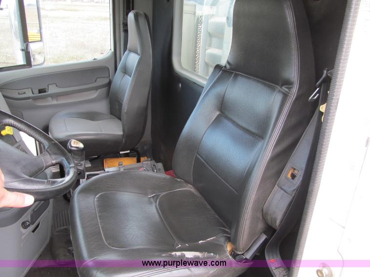 image for item F5553 2007 Freightliner Columbia CL120 semi truck