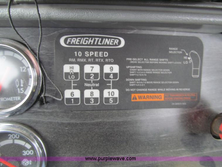 image for item F5553 2007 Freightliner Columbia CL120 semi truck