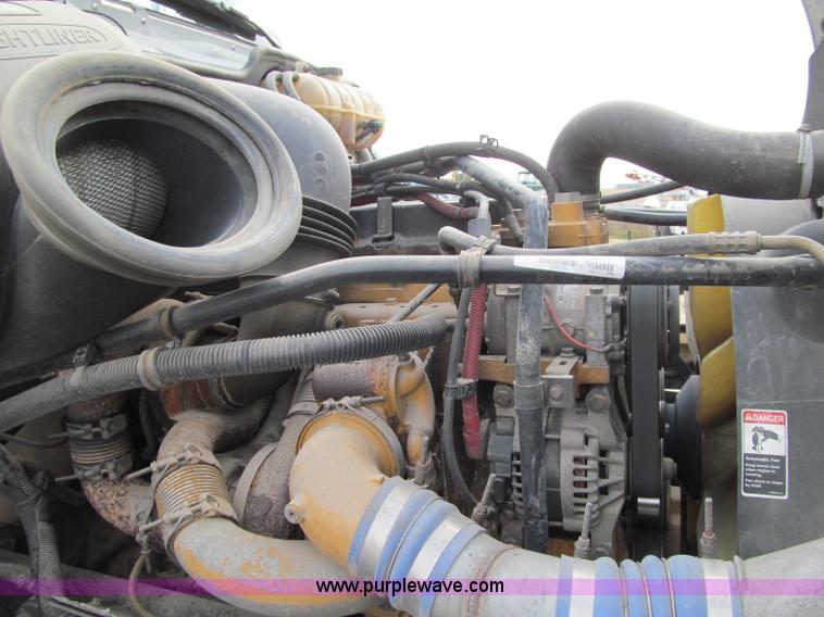 image for item F5553 2007 Freightliner Columbia CL120 semi truck