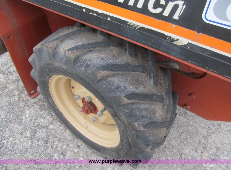 image for item F5556 2005 Ditch Witch 1820HE walk-behind trencher