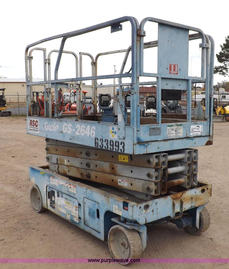 image for item F6231 2006 Genie GS2646 scissor lift