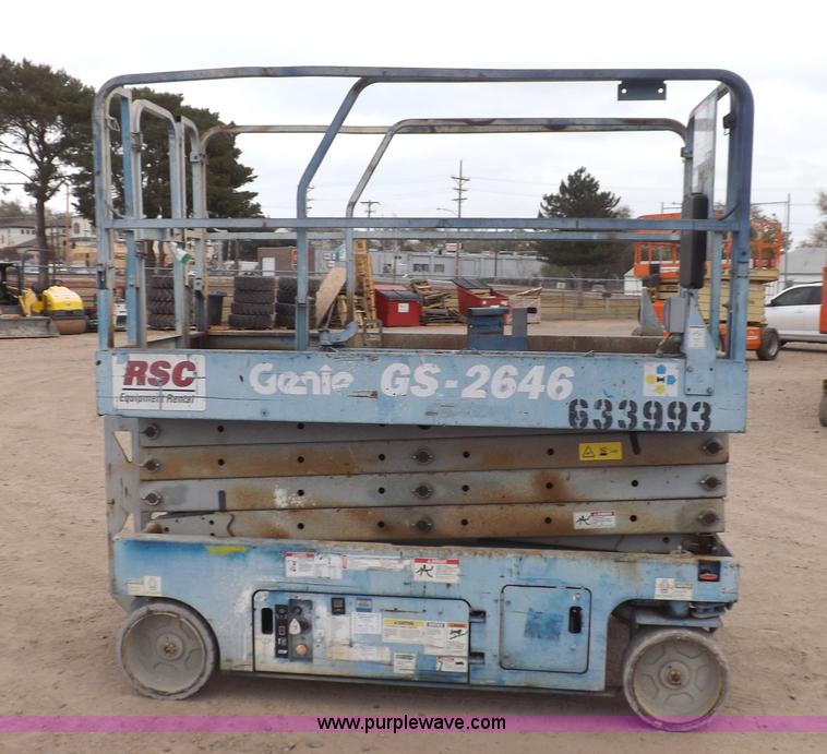 image for item F6231 2006 Genie GS2646 scissor lift