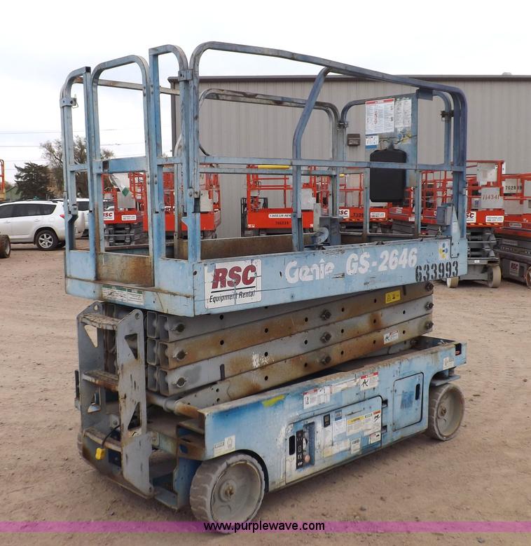 image for item F6231 2006 Genie GS2646 scissor lift