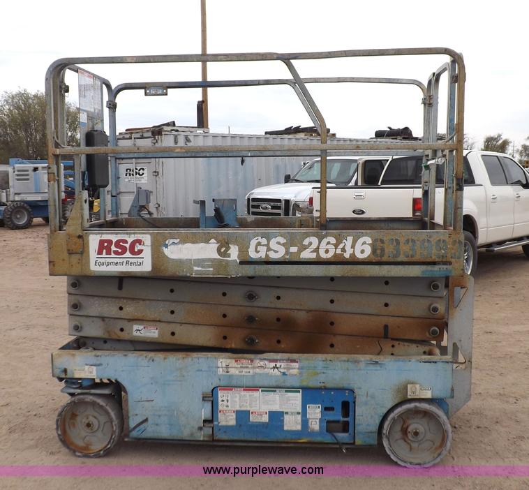 image for item F6231 2006 Genie GS2646 scissor lift