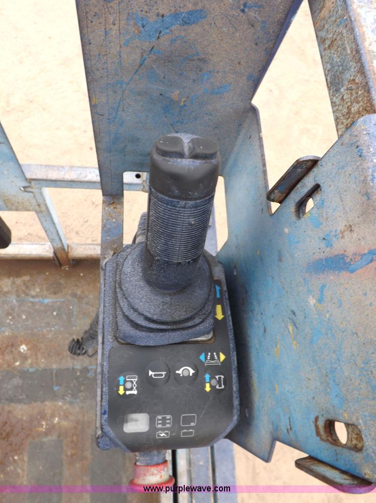 image for item F6231 2006 Genie GS2646 scissor lift