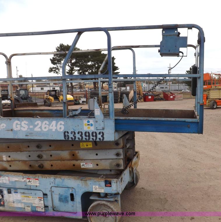 image for item F6231 2006 Genie GS2646 scissor lift
