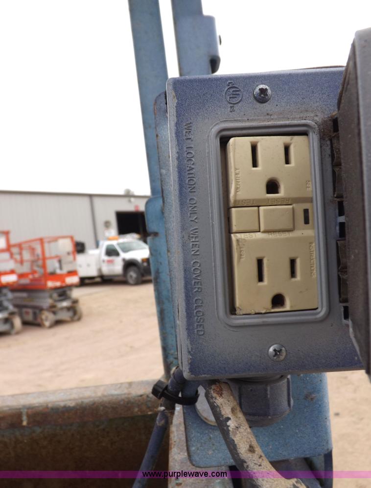 image for item F6231 2006 Genie GS2646 scissor lift