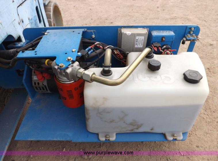 image for item F6231 2006 Genie GS2646 scissor lift