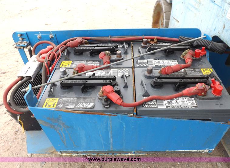 image for item F6231 2006 Genie GS2646 scissor lift