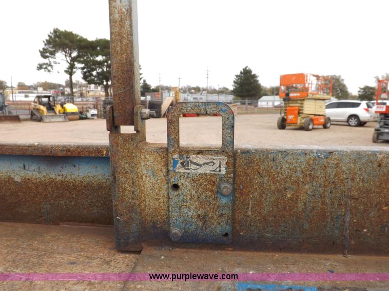 image for item F6231 2006 Genie GS2646 scissor lift