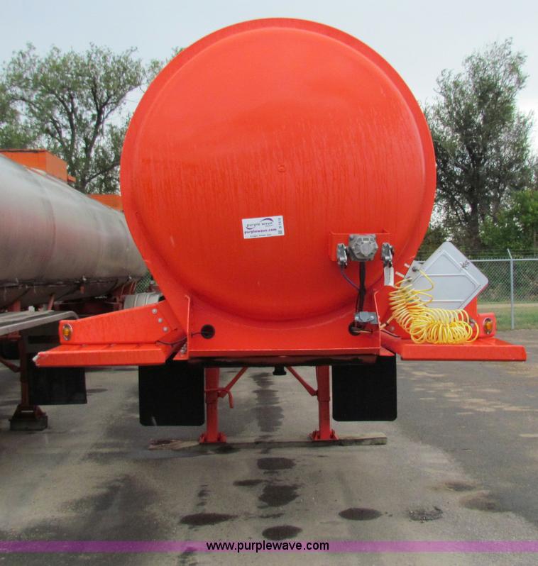 image for item B7416 2004 Heil 6000G water tanker trailer