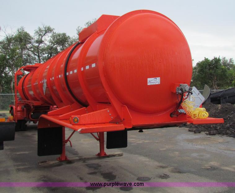 image for item B7416 2004 Heil 6000G water tanker trailer
