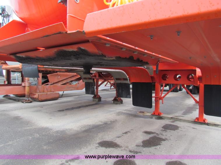 image for item B7416 2004 Heil 6000G water tanker trailer