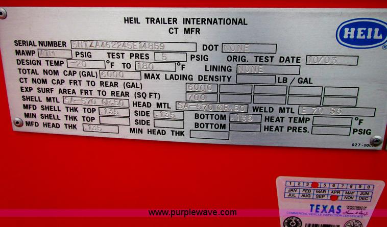 image for item B7416 2004 Heil 6000G water tanker trailer