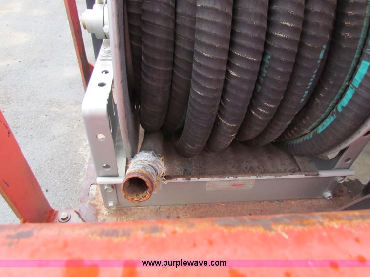 image for item B7416 2004 Heil 6000G water tanker trailer