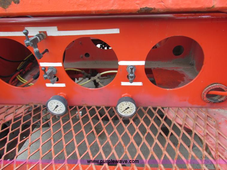 image for item B7416 2004 Heil 6000G water tanker trailer