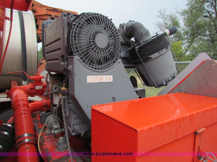 image for item B7416 2004 Heil 6000G water tanker trailer