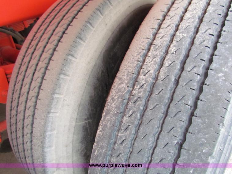 image for item B7416 2004 Heil 6000G water tanker trailer