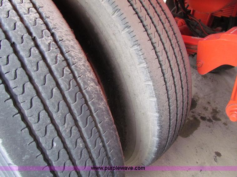 image for item B7416 2004 Heil 6000G water tanker trailer