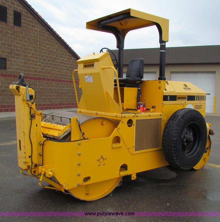 image for item B7423 2006 Ingram RS207 flat face steel roller