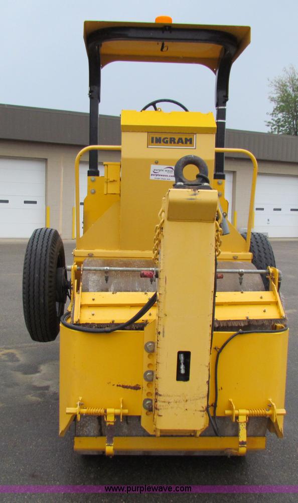 image for item B7423 2006 Ingram RS207 flat face steel roller