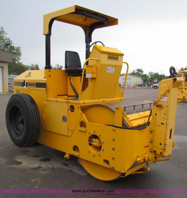 image for item B7423 2006 Ingram RS207 flat face steel roller