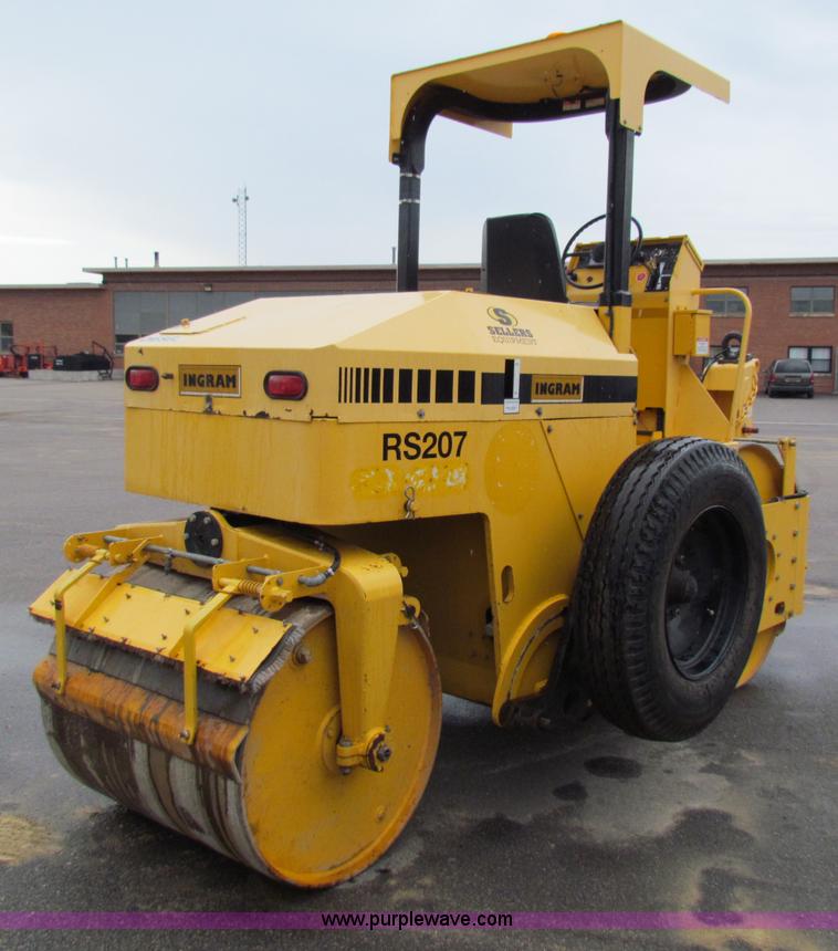 image for item B7423 2006 Ingram RS207 flat face steel roller