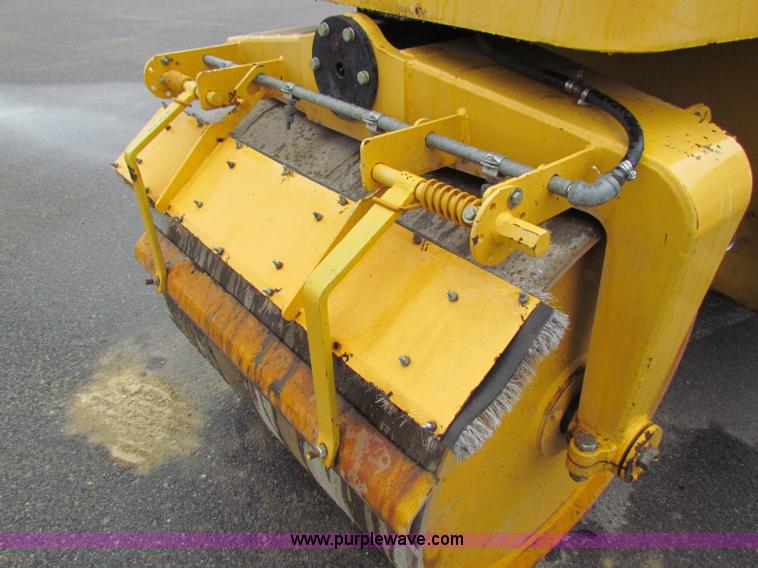 image for item B7423 2006 Ingram RS207 flat face steel roller