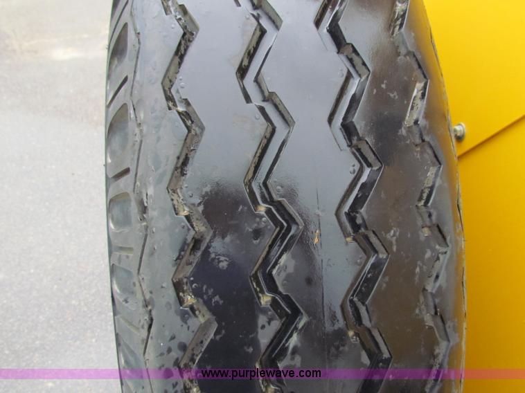 image for item B7423 2006 Ingram RS207 flat face steel roller