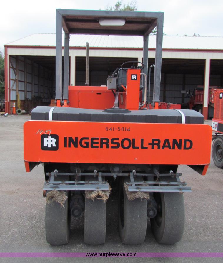 image for item E4024 1994 Ingersoll Rand PT125R pneumatic roller