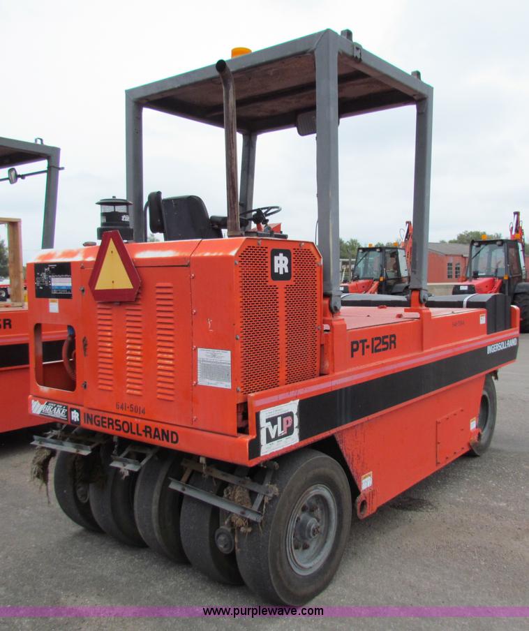 image for item E4024 1994 Ingersoll Rand PT125R pneumatic roller