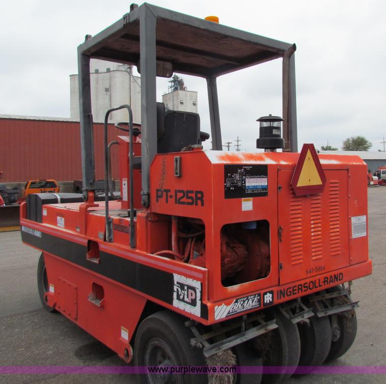 image for item E4024 1994 Ingersoll Rand PT125R pneumatic roller