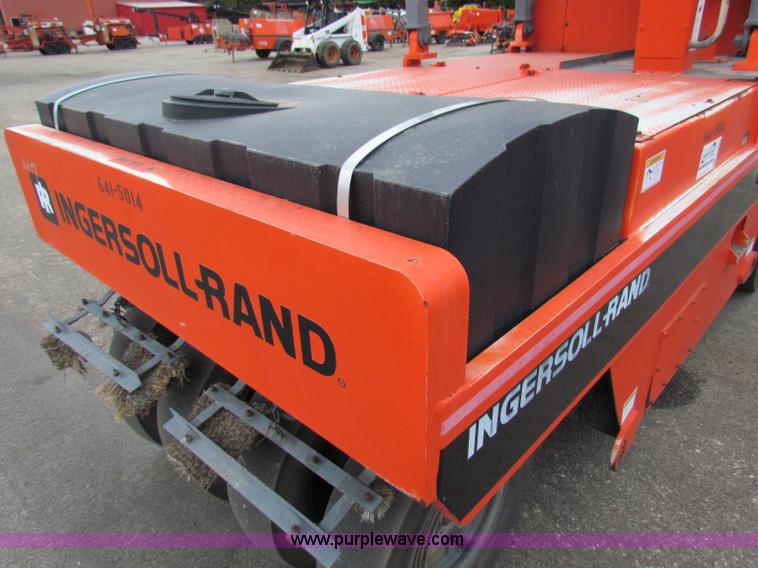 image for item E4024 1994 Ingersoll Rand PT125R pneumatic roller