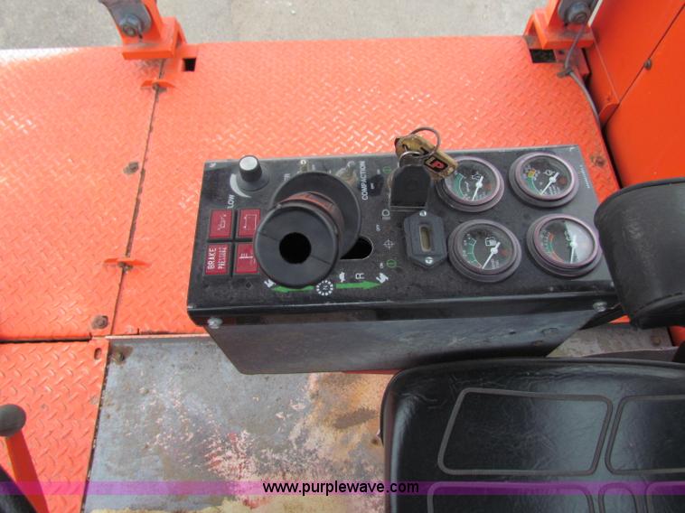 image for item E4024 1994 Ingersoll Rand PT125R pneumatic roller