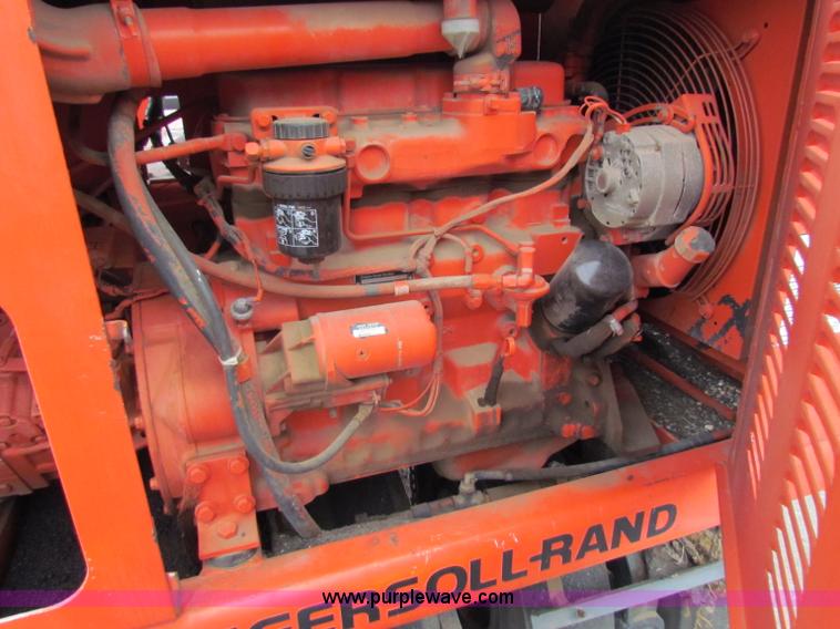 image for item E4024 1994 Ingersoll Rand PT125R pneumatic roller