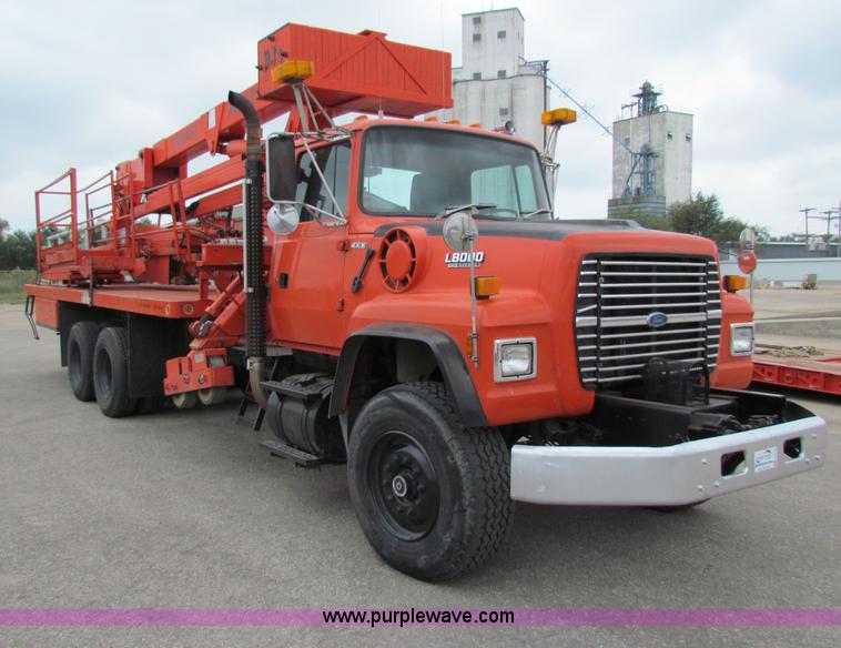 image for item E4025 1994 Ford LNT8000 bridge inspection truck
