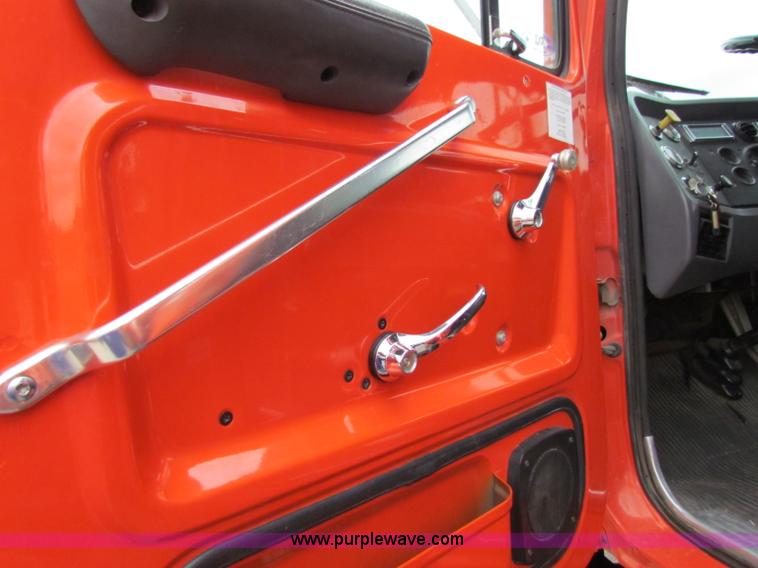 image for item E4025 1994 Ford LNT8000 bridge inspection truck