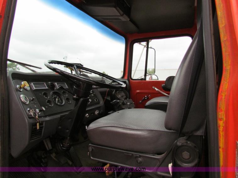 image for item E4025 1994 Ford LNT8000 bridge inspection truck