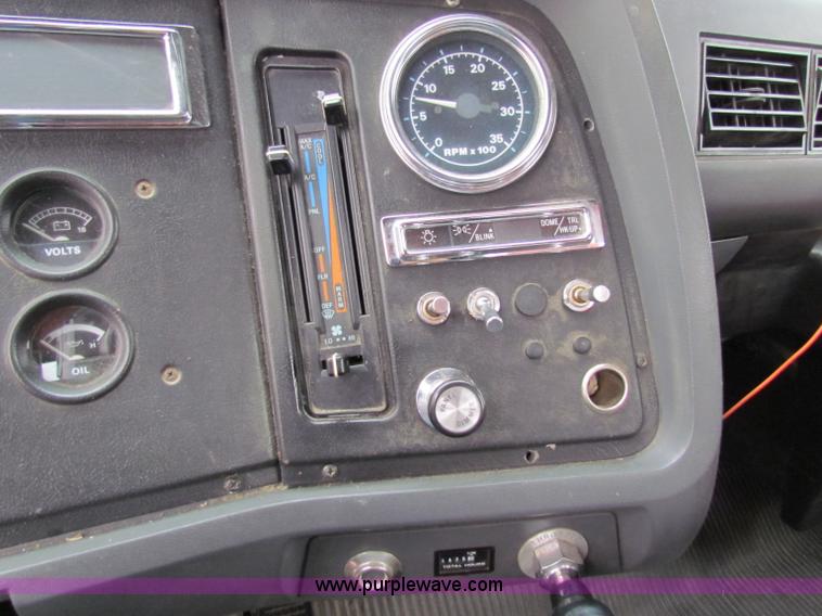 image for item E4025 1994 Ford LNT8000 bridge inspection truck