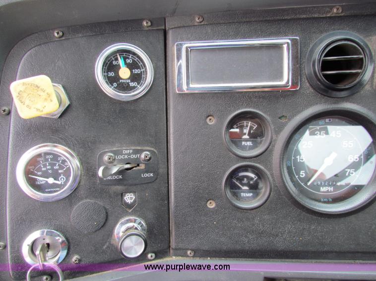 image for item E4025 1994 Ford LNT8000 bridge inspection truck