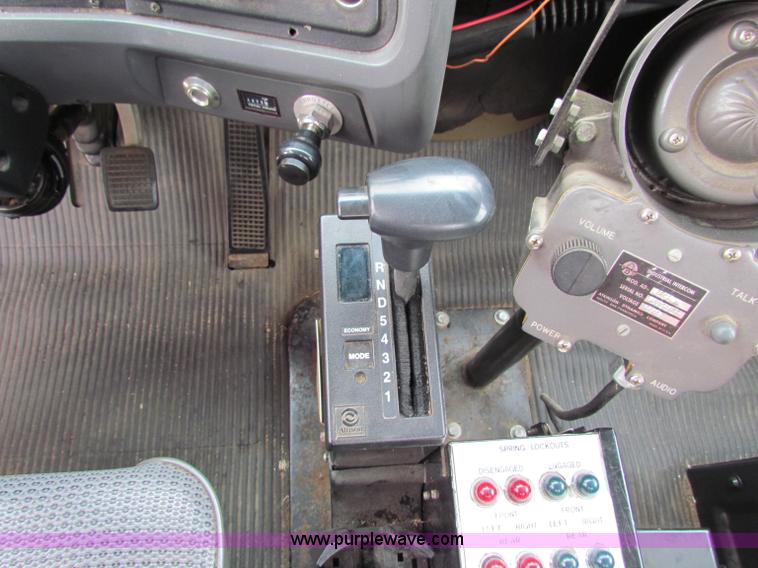 image for item E4025 1994 Ford LNT8000 bridge inspection truck