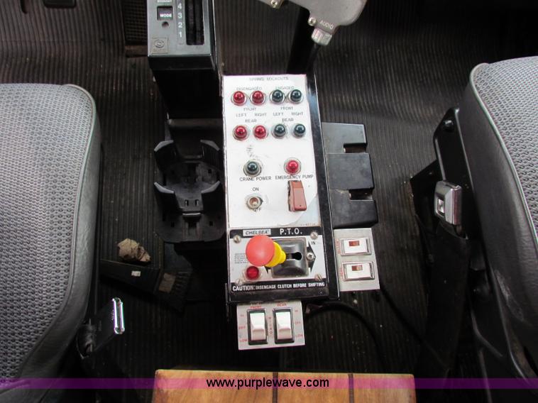 image for item E4025 1994 Ford LNT8000 bridge inspection truck