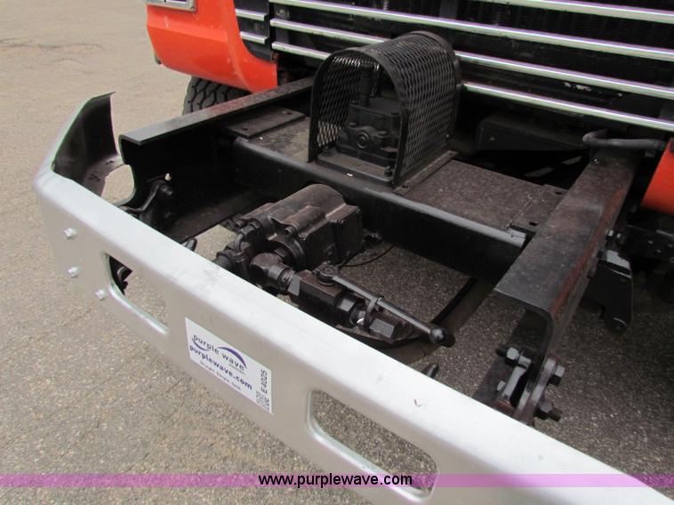 image for item E4025 1994 Ford LNT8000 bridge inspection truck