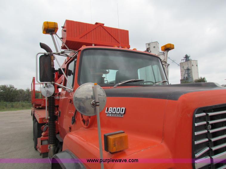 image for item E4025 1994 Ford LNT8000 bridge inspection truck