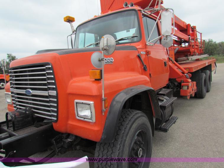 image for item E4025 1994 Ford LNT8000 bridge inspection truck